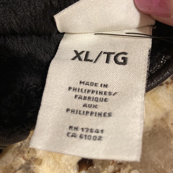 NWT UGG WRANGELL FAUX FUR LINED SMART GLOVES. PRICE IS FIRM - Picture 7 of 9